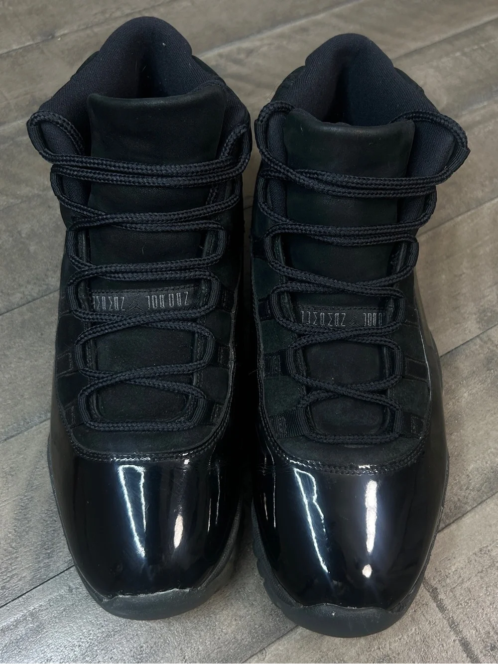 Nike Air Jordan 11 Retro Cap and Gown Black Size 11 Men’s Rare Dress Shoes